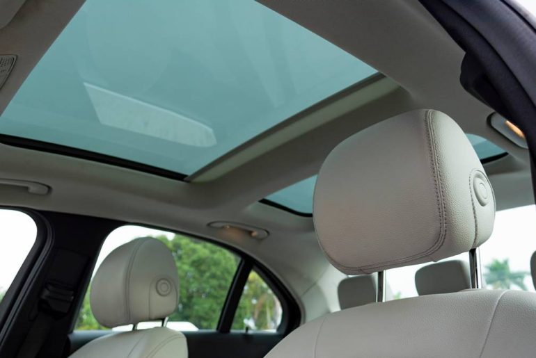 What Is the Difference Between Sunroof and Moonroof