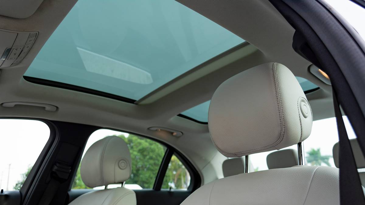 What Is the Difference Between Sunroof and Moonroof