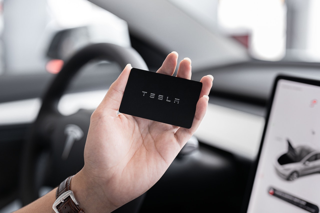 Do Tesla cars have free WiFi?