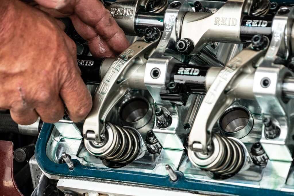 What are 7 symptoms of engine mechanical problems?
